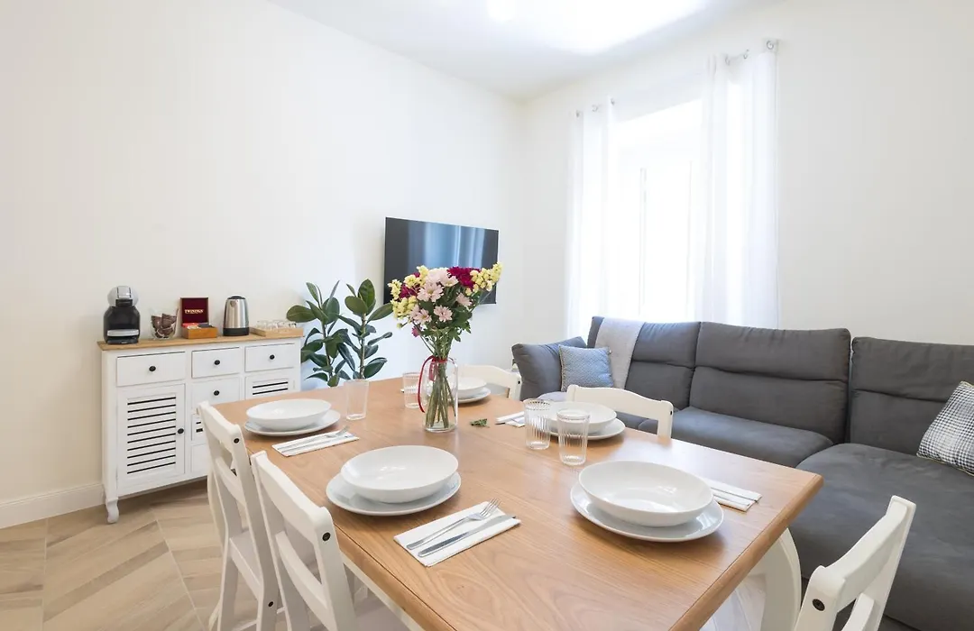 Nina'S House - Monti Residences-1